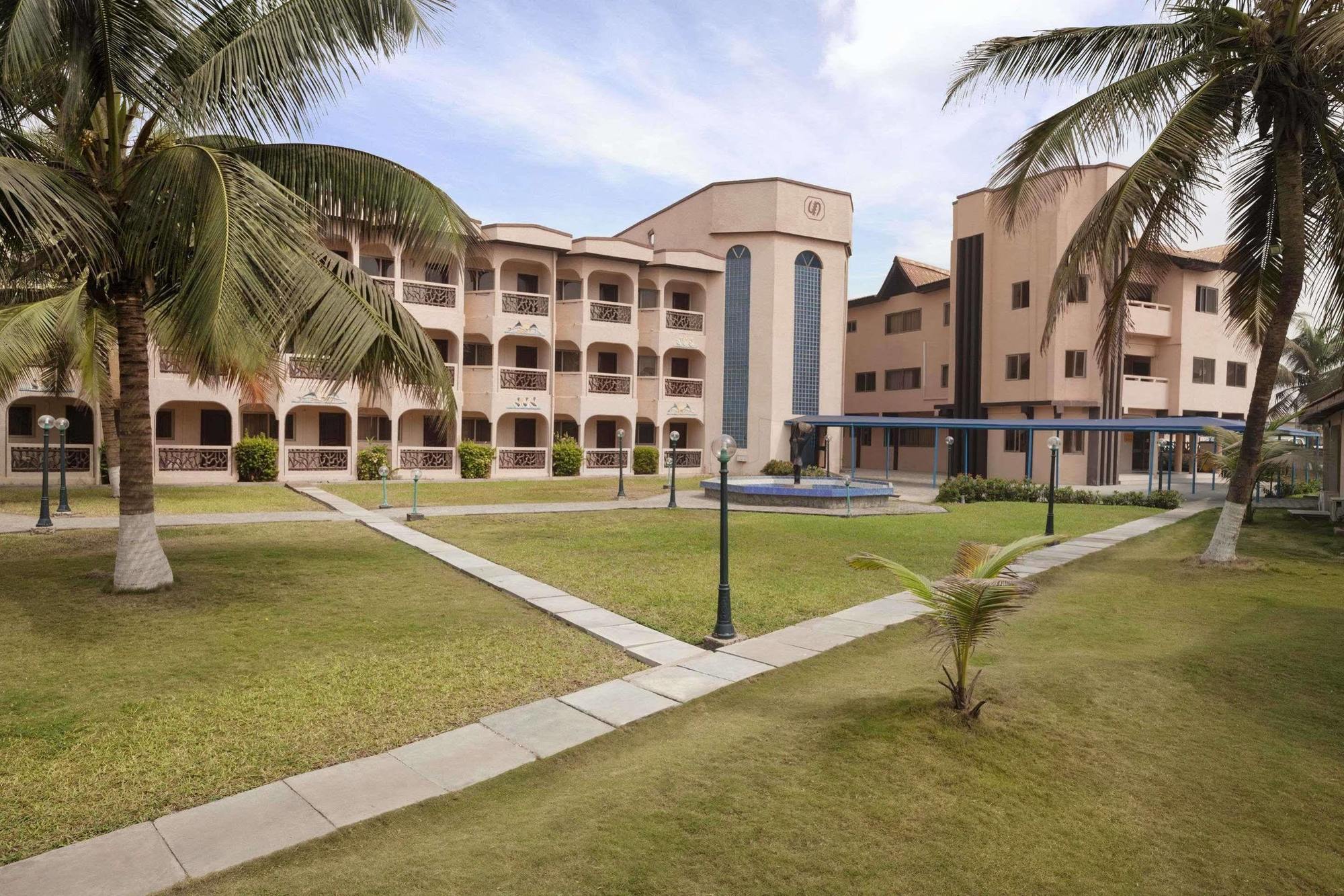 Ramada Resort Accra Ngoại thất bức ảnh